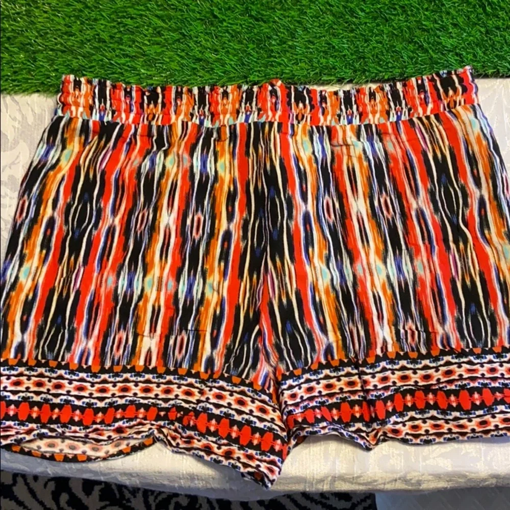 Ella Moss EUC multi-stripe shorts - Picture 2 of 4